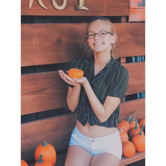 Meet your Posher, Alannis - Picture 1 of 1